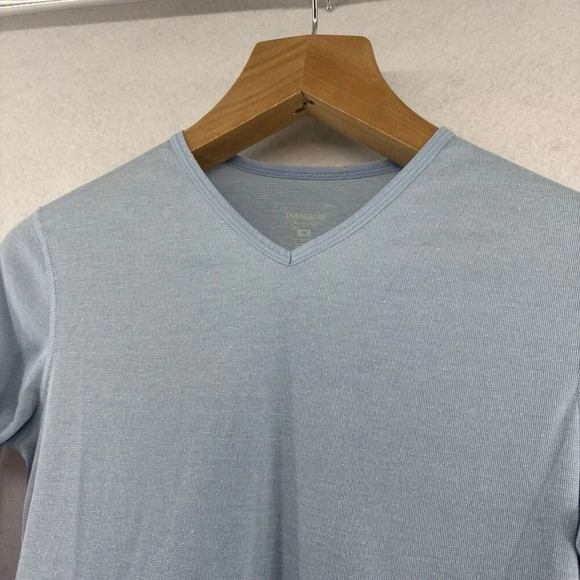 Patagonia Women’s M Light Blue Capilene V-Neck‎ Base Layer Long Sleeve Layer Top - Picture 3 of 5